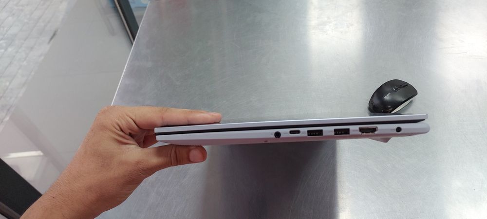 Asus noutbuk sotiladi