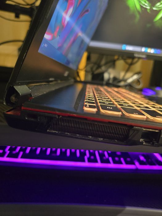 Геймърски лаптоп MSI GP63- i5,24gb, GTX 1060