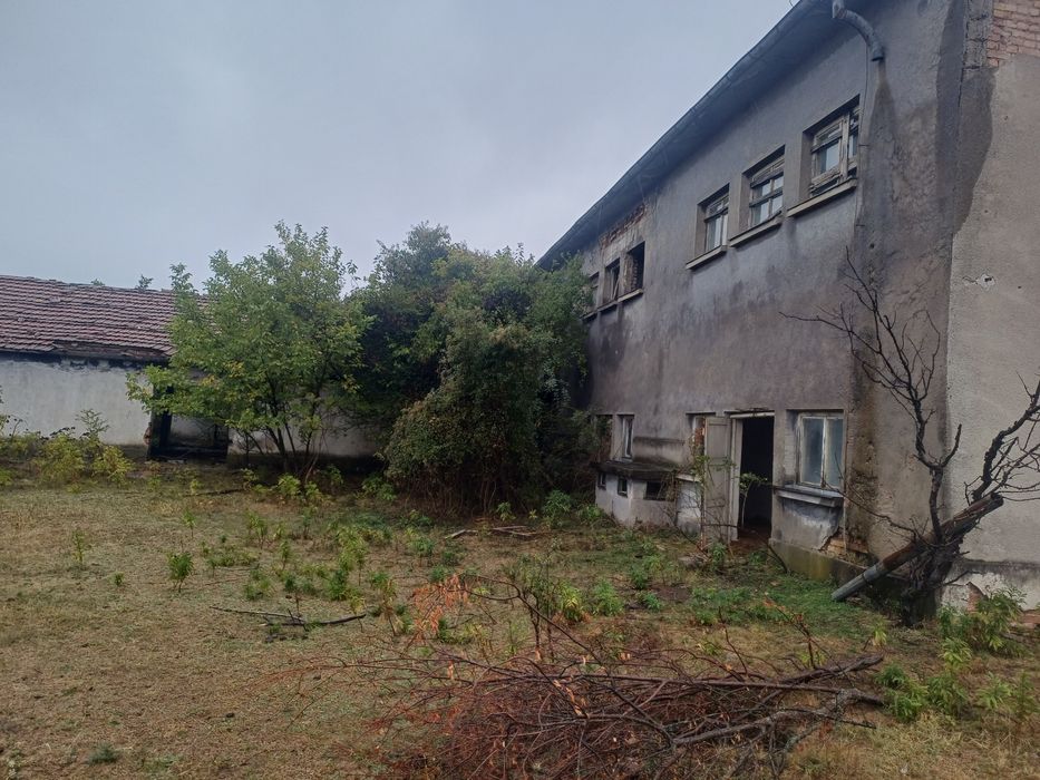 Дава се под наем Промишлена сграда в Плевен, Дружба 1 - 14000 кв.м за 765 € - Снимка #1