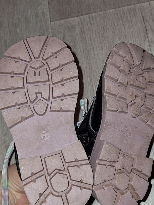 Продам ботинки для девочки весенние