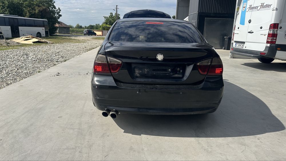 Dezmembrez bmw 320i e90