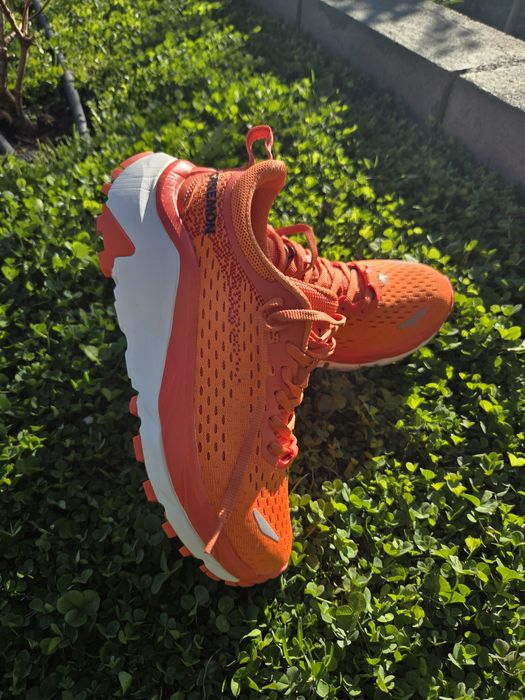 Продам новые кроссовки