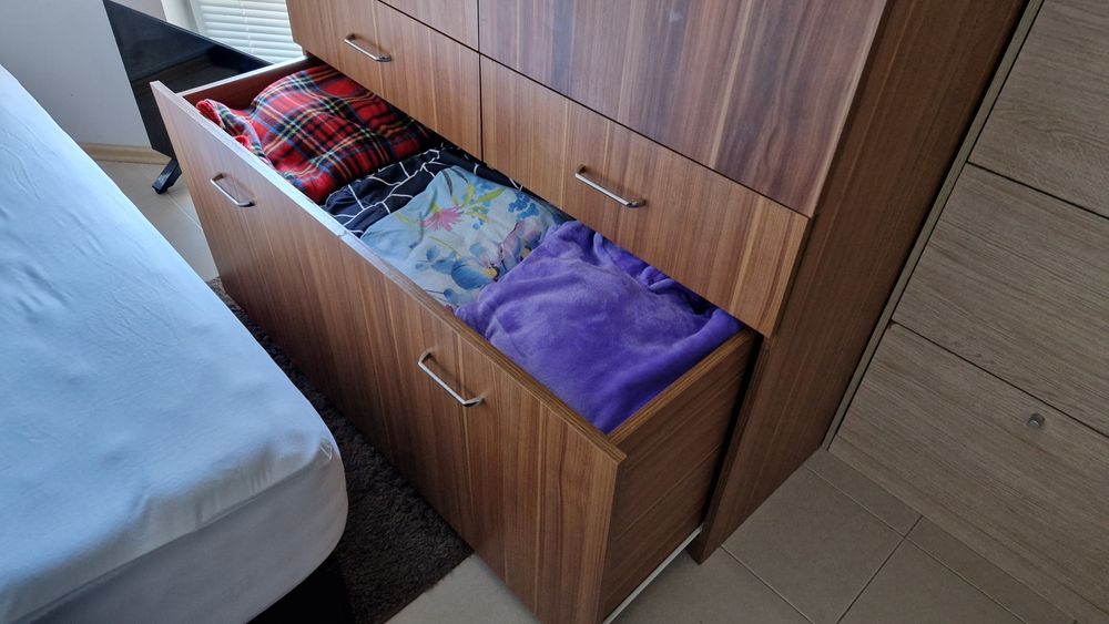 Продавам гардероб