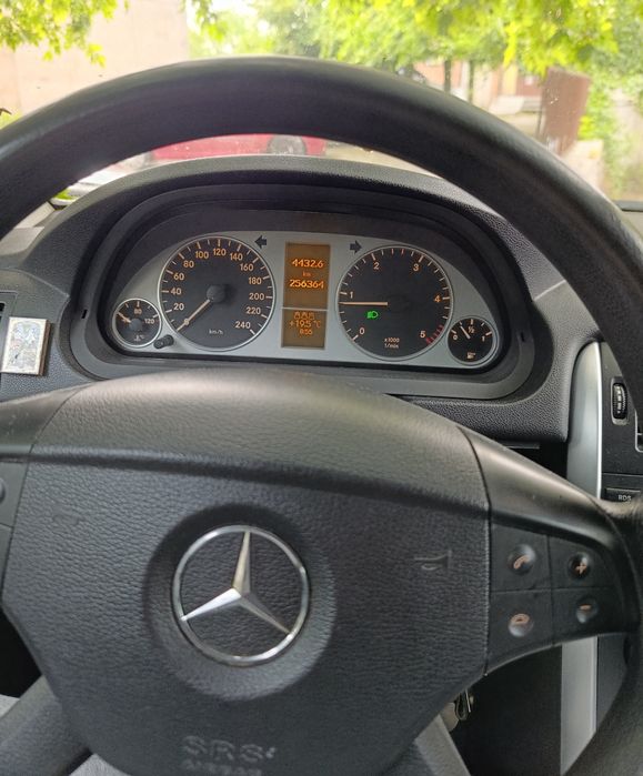 Автомобил mercedes B 180