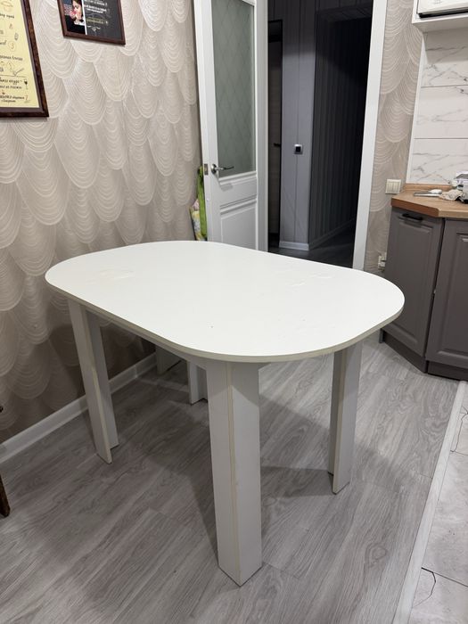 стол кухонный и стулья