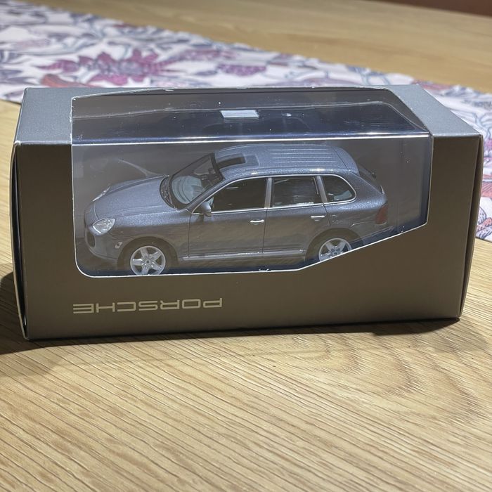 1:43 Porsche Cayenne Turbo - Minichamps