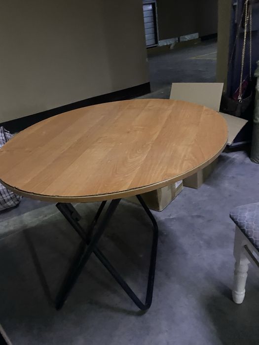 Стол круглый,  стулья