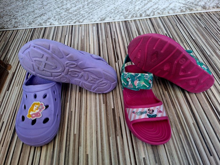 Sandale Minnie marime 32 si crocsi Disney marime 32/33.