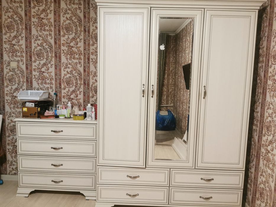 Продам шкаф и комод отличном состояние