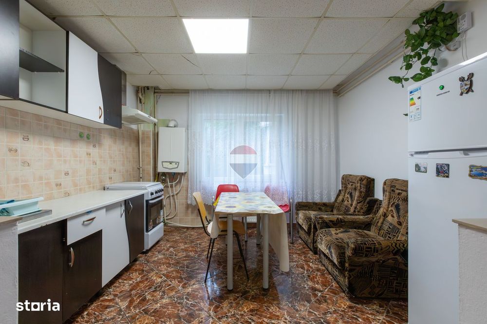 Apartament spațios cu 3 camere, etaj 1 – Strada Ștefan cel Mare