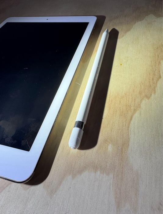 iPad Pro 9.7 Inch (2016) 32 GB + Apple Pencil Cadou