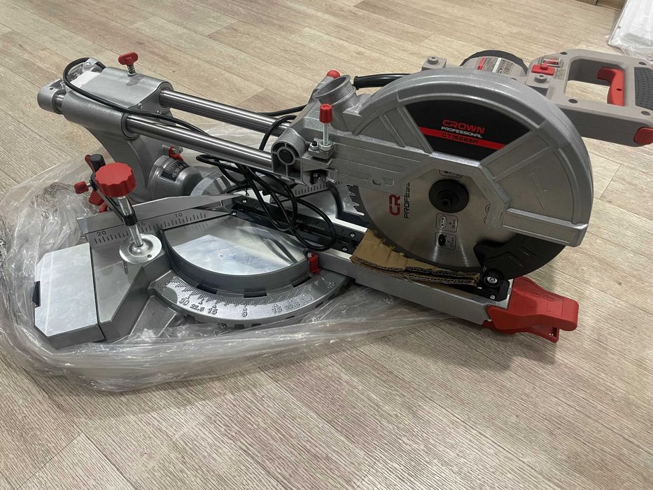пила торцовочная CROWN СТ15285Р