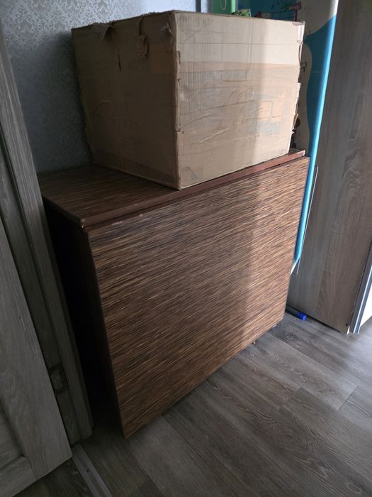 Продам стол книжка