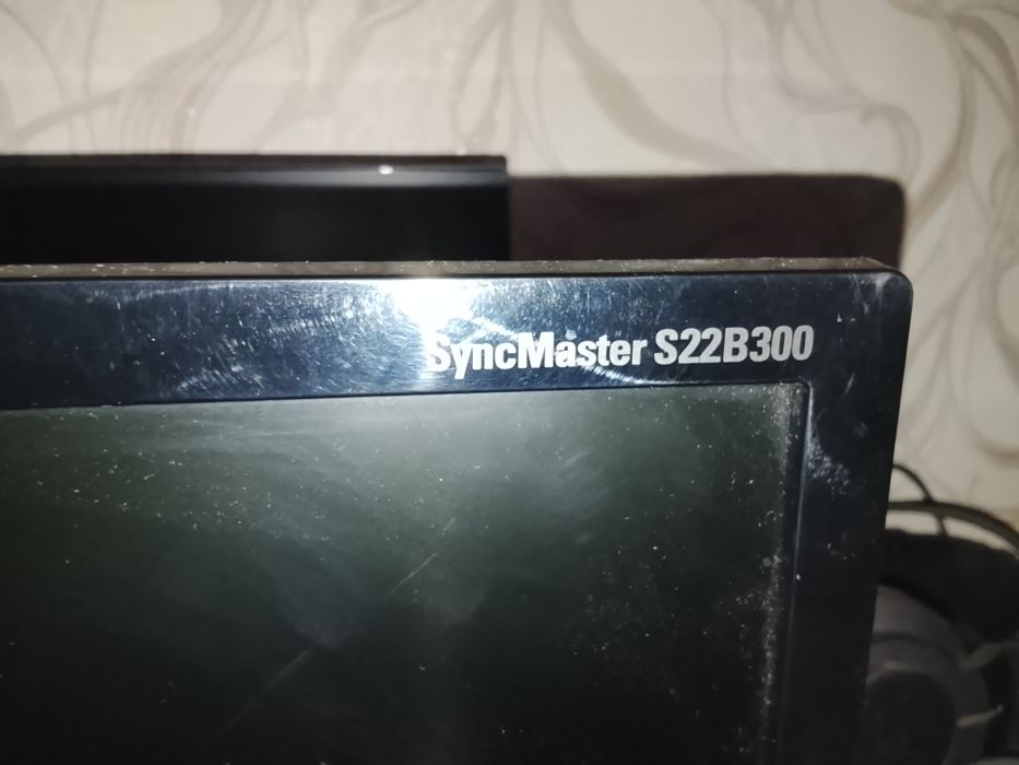 Монитор Samsung S22B300 черный