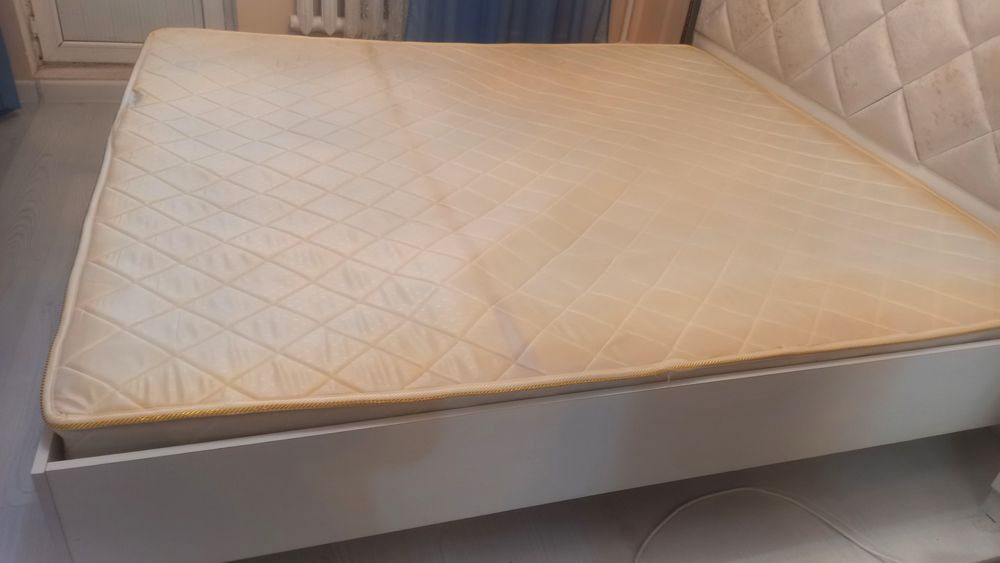 Кровать для спальни