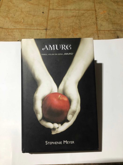 Trilogia : THE TWILIGHT SAGA (Twilight - New Moon - Eclipse - Breaking Dawn) autor : Stephenie Meyer