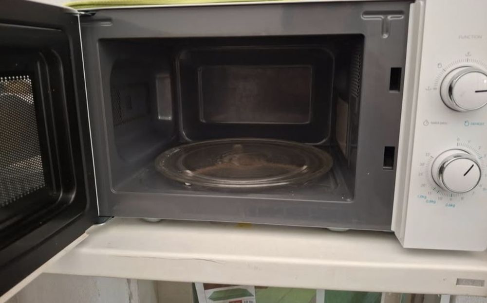 Продавам микровълнова печка