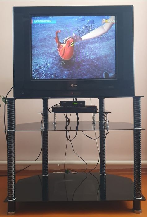 LG телевизор с подставкой