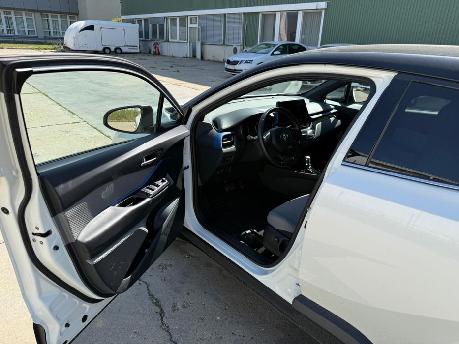 Toyota CHR alb perlat