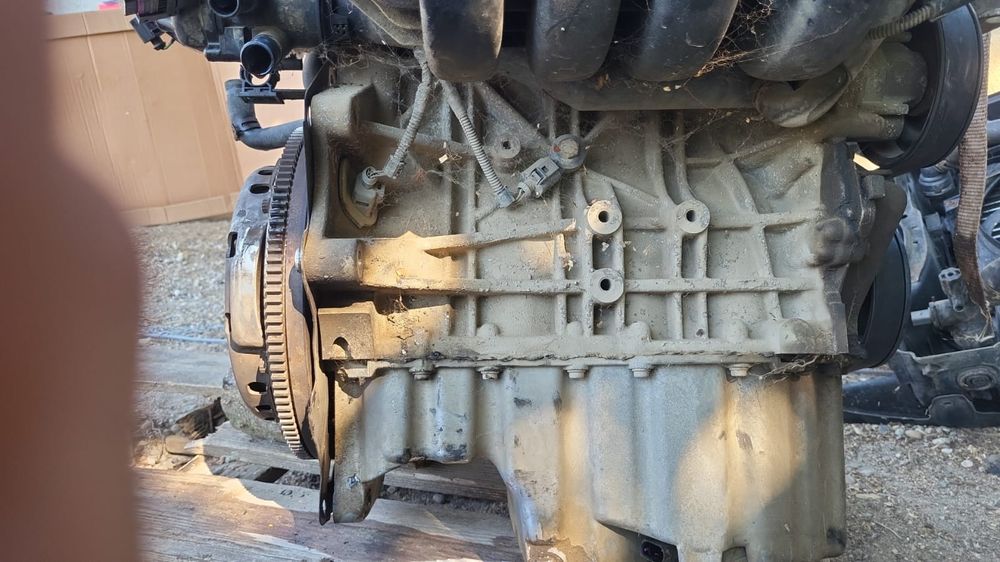 Vând motor 1.6 FSI
