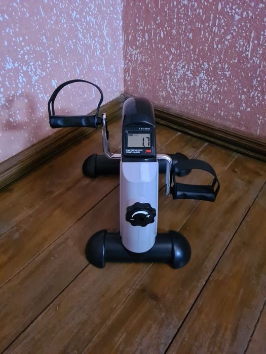 Мини велоергометър за раздвижване на краката