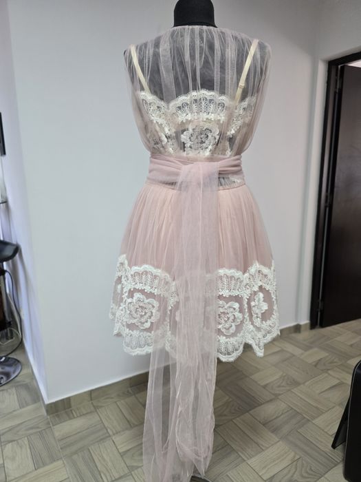 Rochie superba dantela si tull, model de printesa  cu design femini  si rafinat