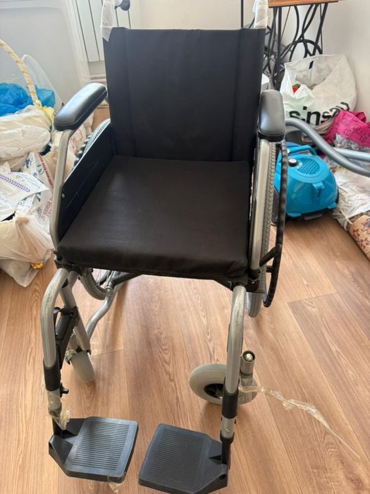 Продам инвалидную коляску