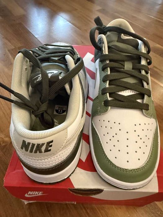 Продам новые Nike Dunk Low White/Light Bone-Oil Green