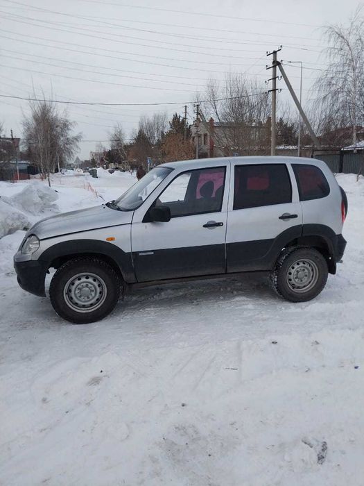 нива шевролет 2011 года бензин