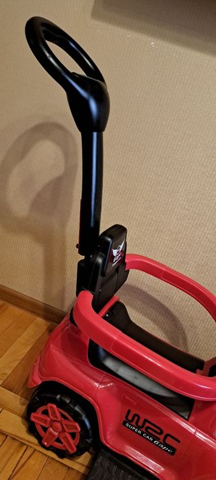 Продам детскую машину - каталку. Новая