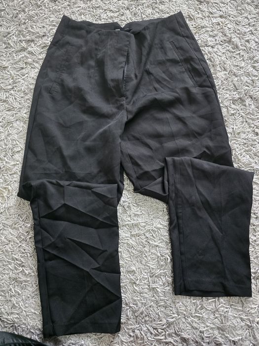 Vând pantaloni eleganți!
