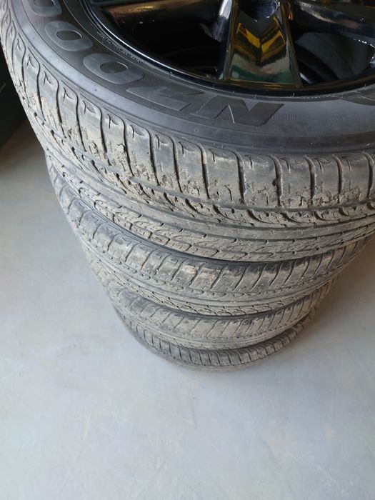 Mitsubishi diska balon sotiladi. Xolati yaxshi. 215/60/16 5/114.3