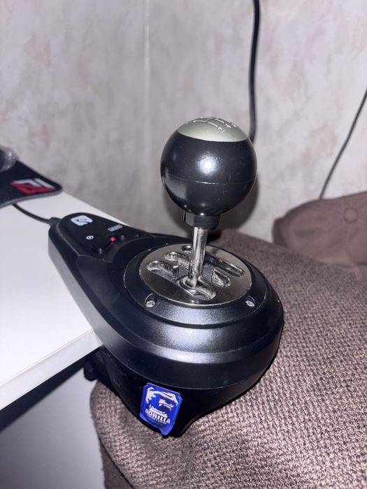 продам игровой руль.
