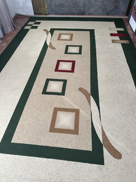 Продается ковер в хорошем состоянии