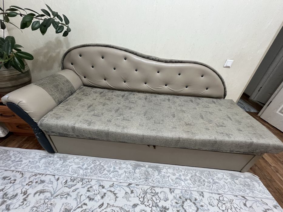 Продам диван срочно