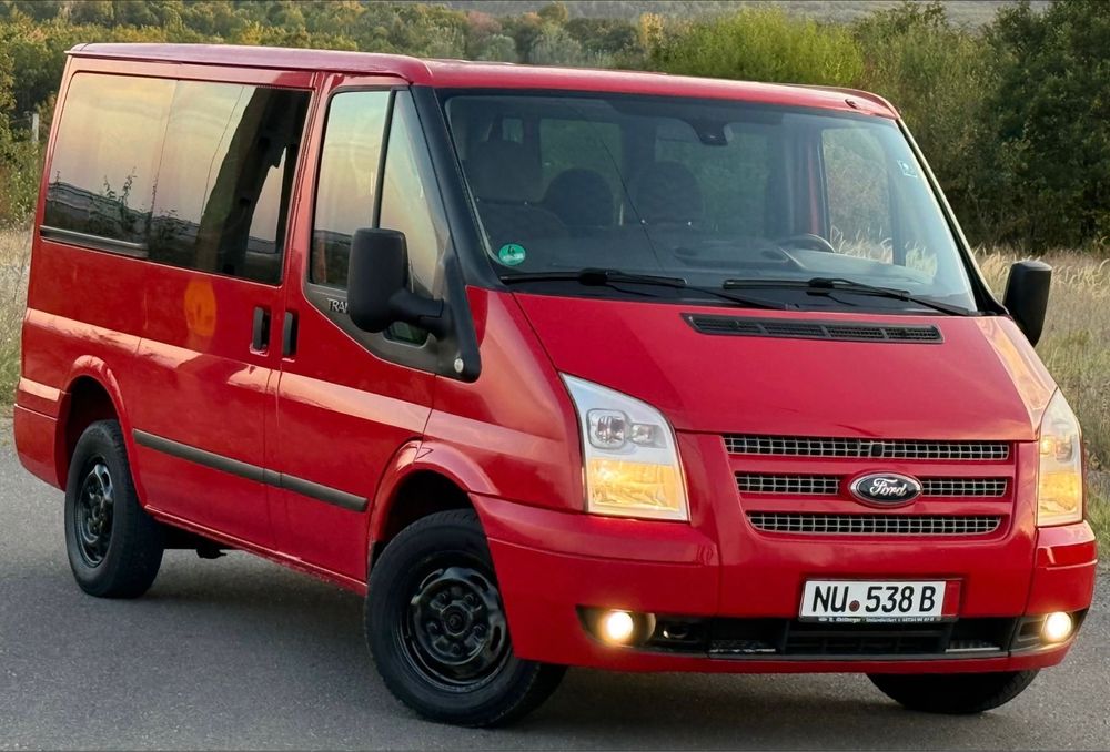 Ford Transit 2.2 TDCI 140cp 8+1 locuri