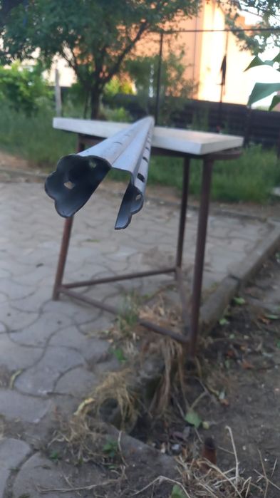 Vând stalpi metalici galvanizati...