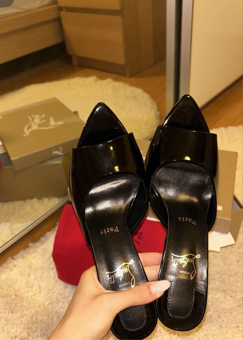 Saboti Christian Louboutin piele naturala pe stoc