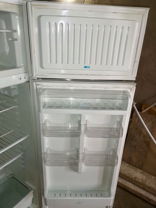 Продам ХОЛОДИЛЬНИК (с морозильной камерой)
