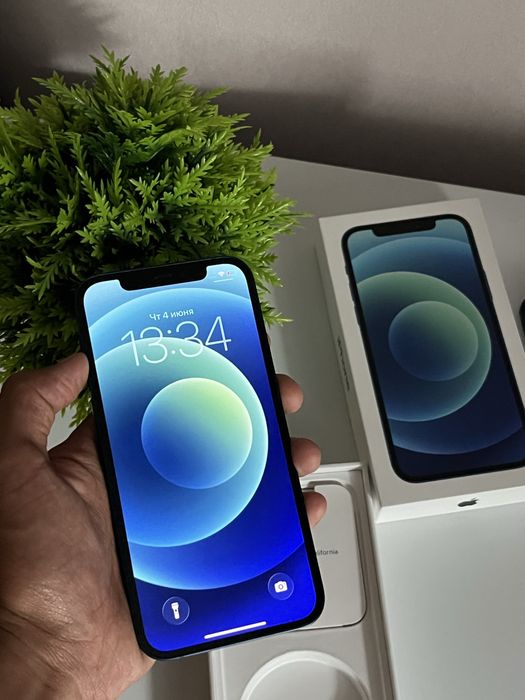Продам iPhone 12