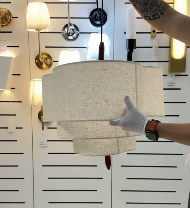 Продам люстру новая в упаковке