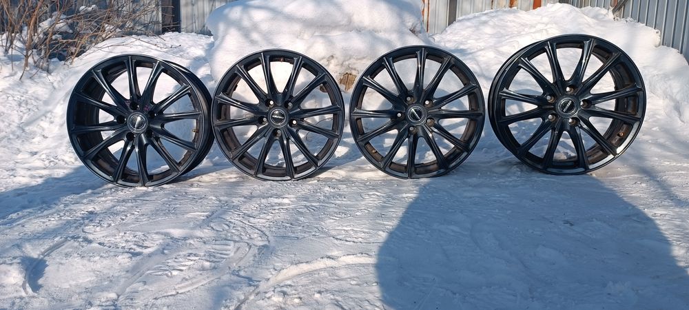 Продам комплект дисков 5 114.3 на 17