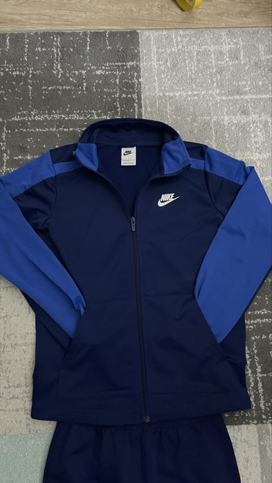 Eкип Nike