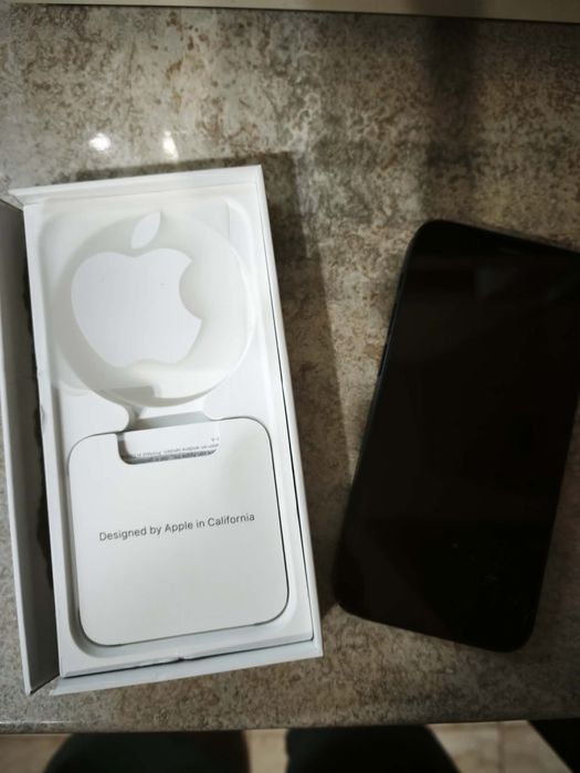 Продавам Iphone 12 mini