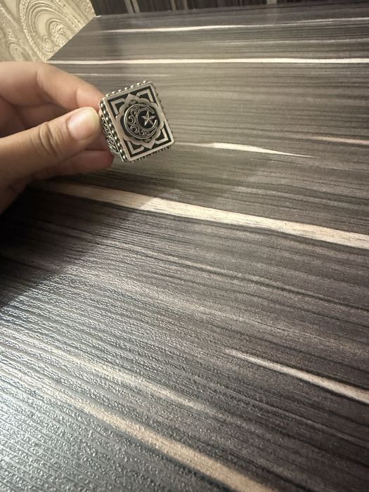 Продам серебряное кольцо