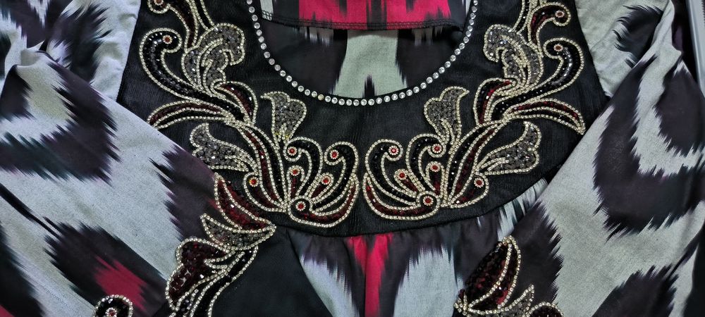 Национальное платье с штанами в идеальном состоянии