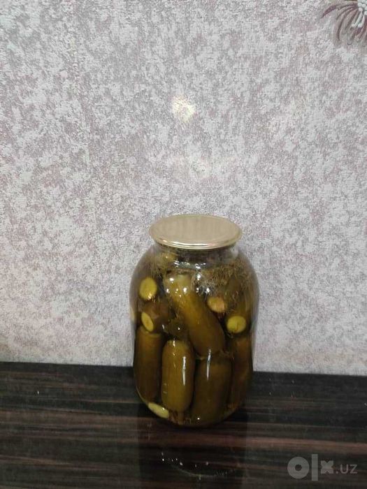 Маринованные солёные огурцы.