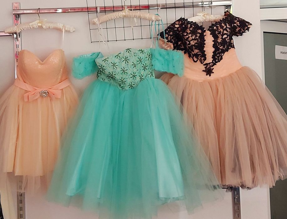 сияеща блестяща рокля с камъни различни модели