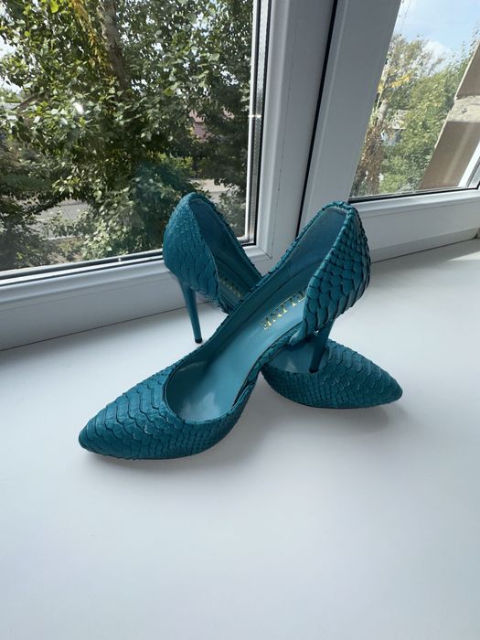 Женские туфли на шпильке , новые