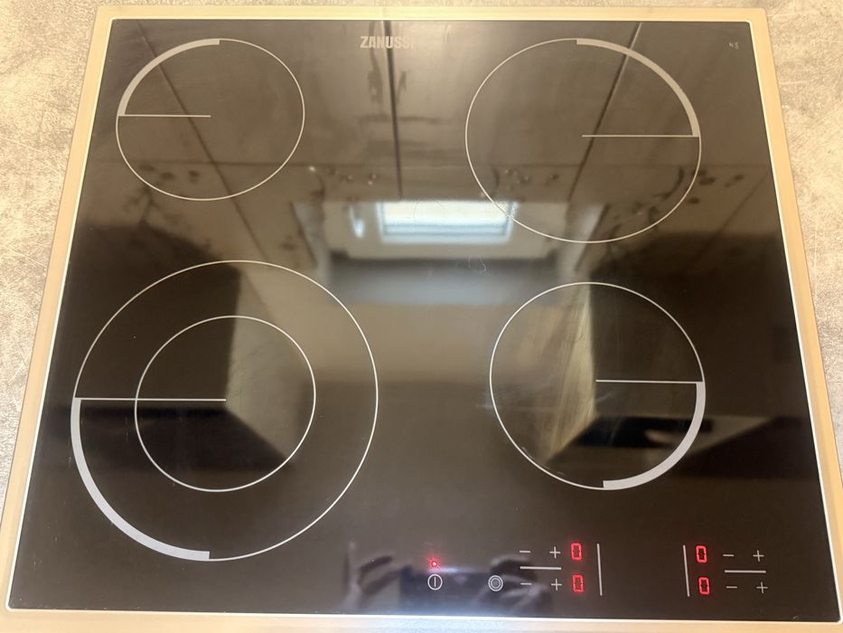 Plita electrica vitroceramica Zanussi ZEV6341XBA noua in cutie